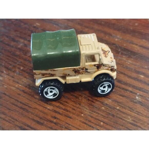Hot Wheels - 1990 - Military Desert Camo Unimog Truck - Loose - Picture 1 of 4